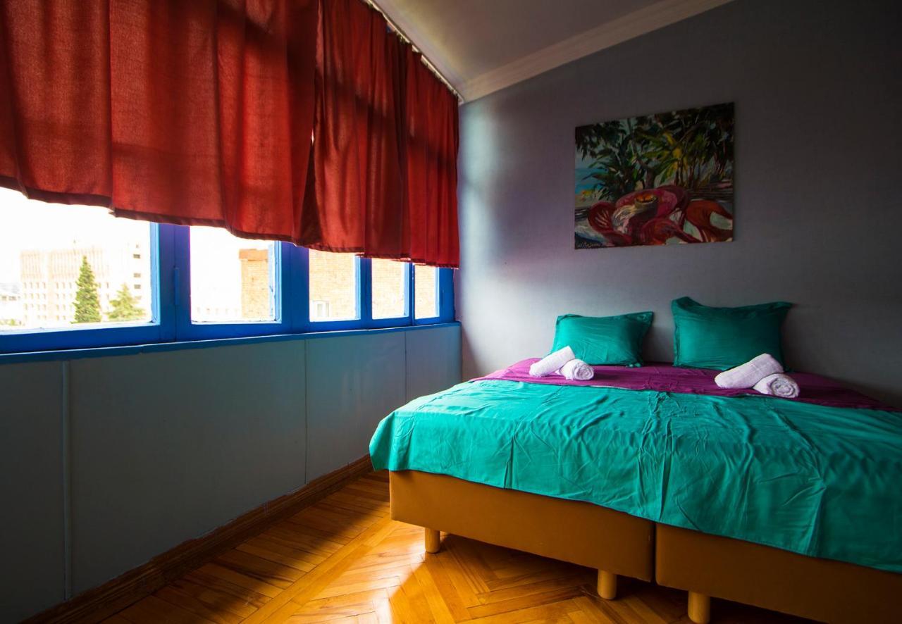 Royz Hostel Tbilisi Buitenkant foto