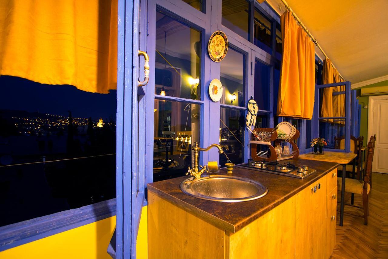 Royz Hostel Tbilisi Buitenkant foto