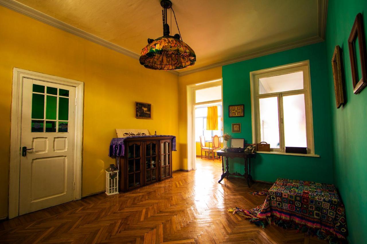 Royz Hostel Tbilisi Buitenkant foto