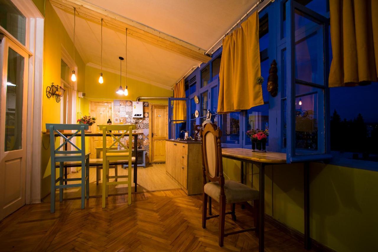Royz Hostel Tbilisi Buitenkant foto